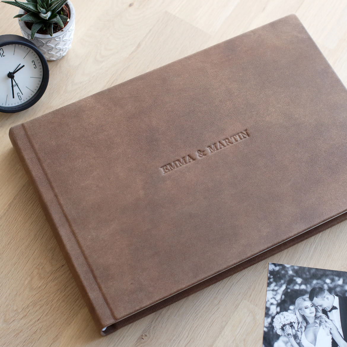 Picture of Leather Lay Flat Photo Book, Size M (8x10", 8x12", 10x8", 12x8", 10x10", 12x12")