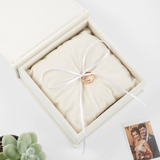 Picture of Velvet Ring Bearer Box