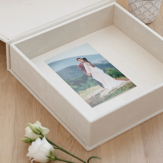 Picture of Velvet Keepsake Box Magnet Closure