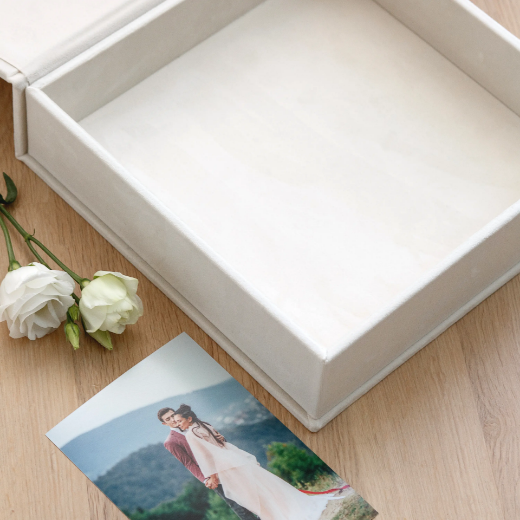 Picture of Velvet Keepsake Box Magnet Closure