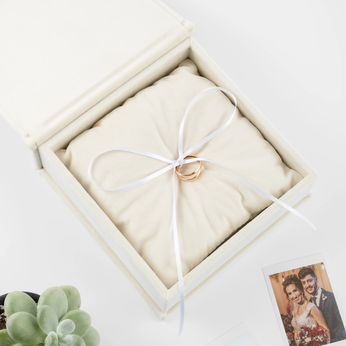 Picture of Velvet Ring Bearer Box