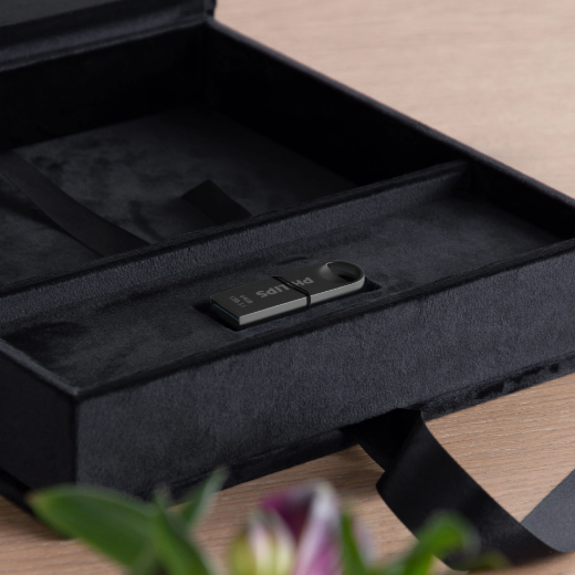 Picture of Linen Folio Box with 20 Printed Photocards, Ribbon Closure