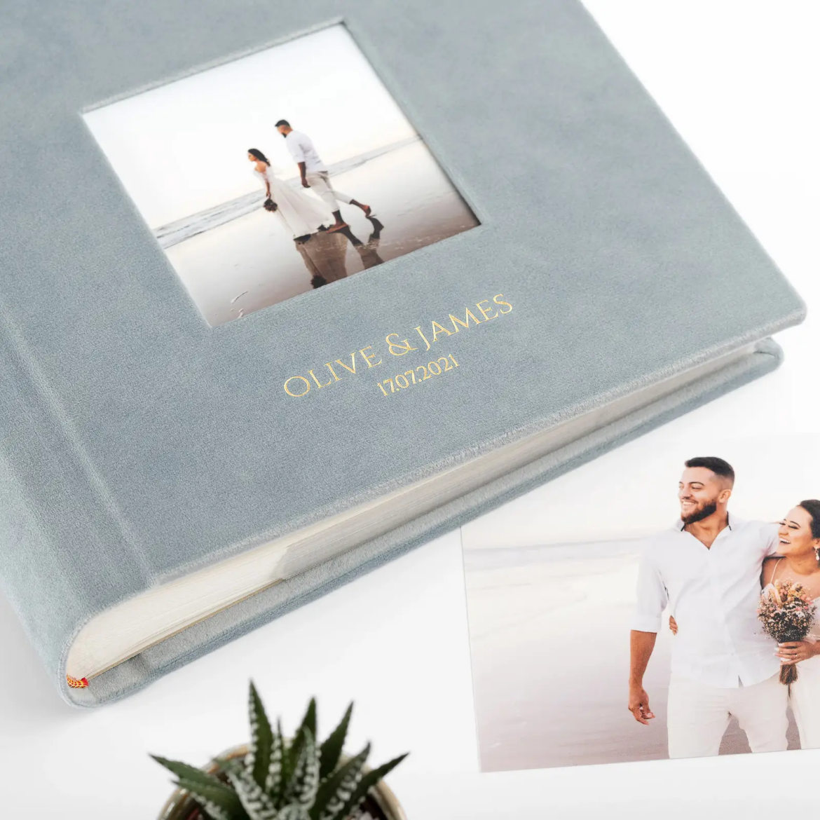 Picture of Velvet Slip In Photo Album for 200 4x6 or 5x7  Photos, Photo Window