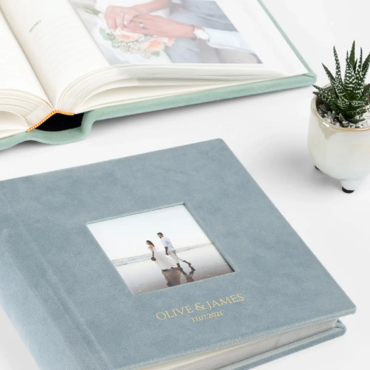 Picture of Velvet Slip In Photo Album for 200 4x6 or 5x7  Photos, Photo Window