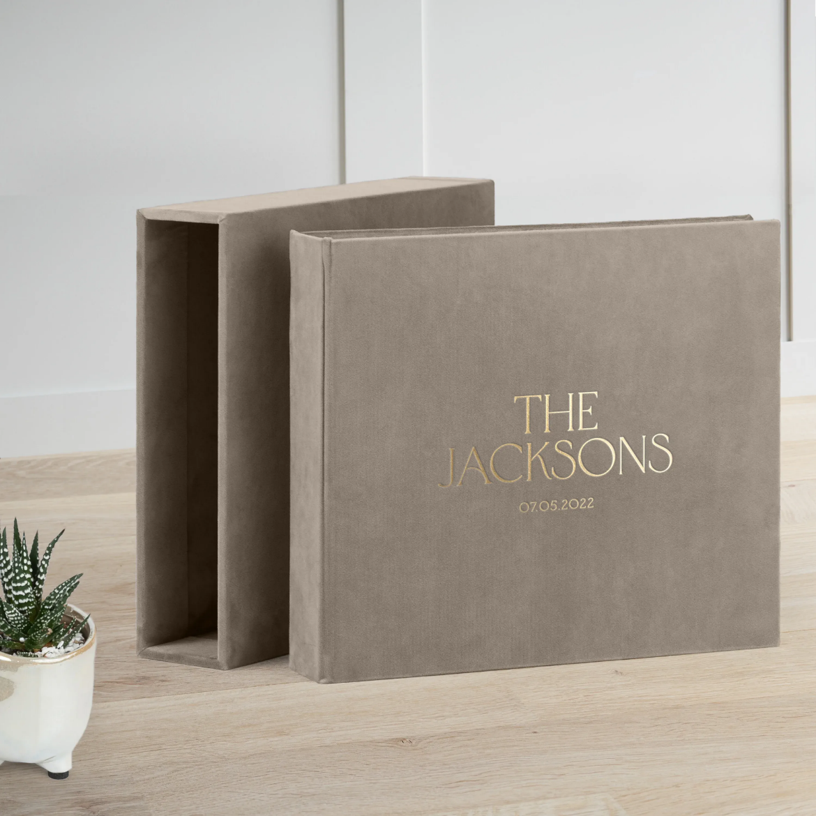 Picture of Velvet Slip In Photo Album for 120-1200 4x6 Photos, Design M27