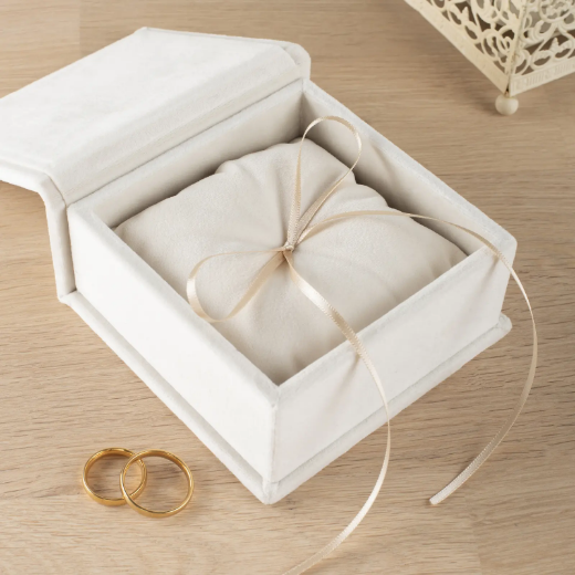 Picture of Velvet Ring Bearer Box