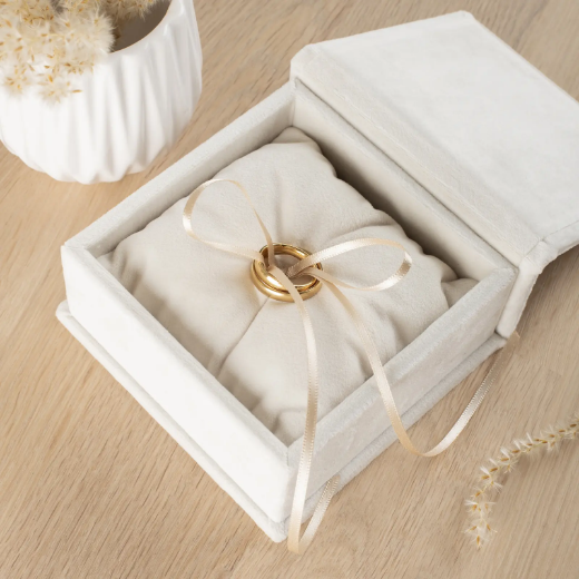 Picture of Velvet Ring Bearer Box