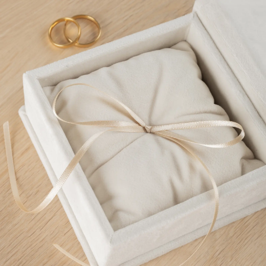 Picture of Velvet Ring Bearer Box