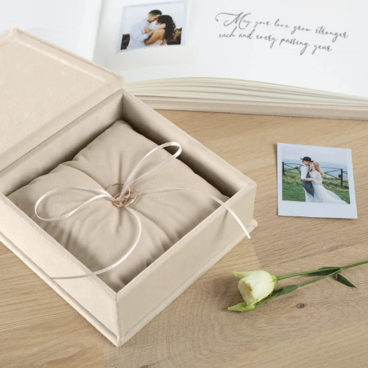 Picture of Velvet Ring Bearer Box