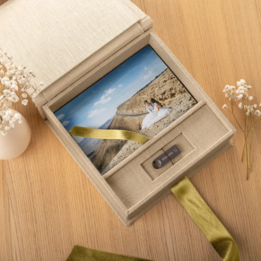 Picture of Linen Folio Box with 20 Printed Photocards, Ribbon Closure