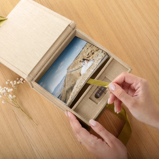 Picture of Linen Folio Box with 20 Printed Photocards, Ribbon Closure