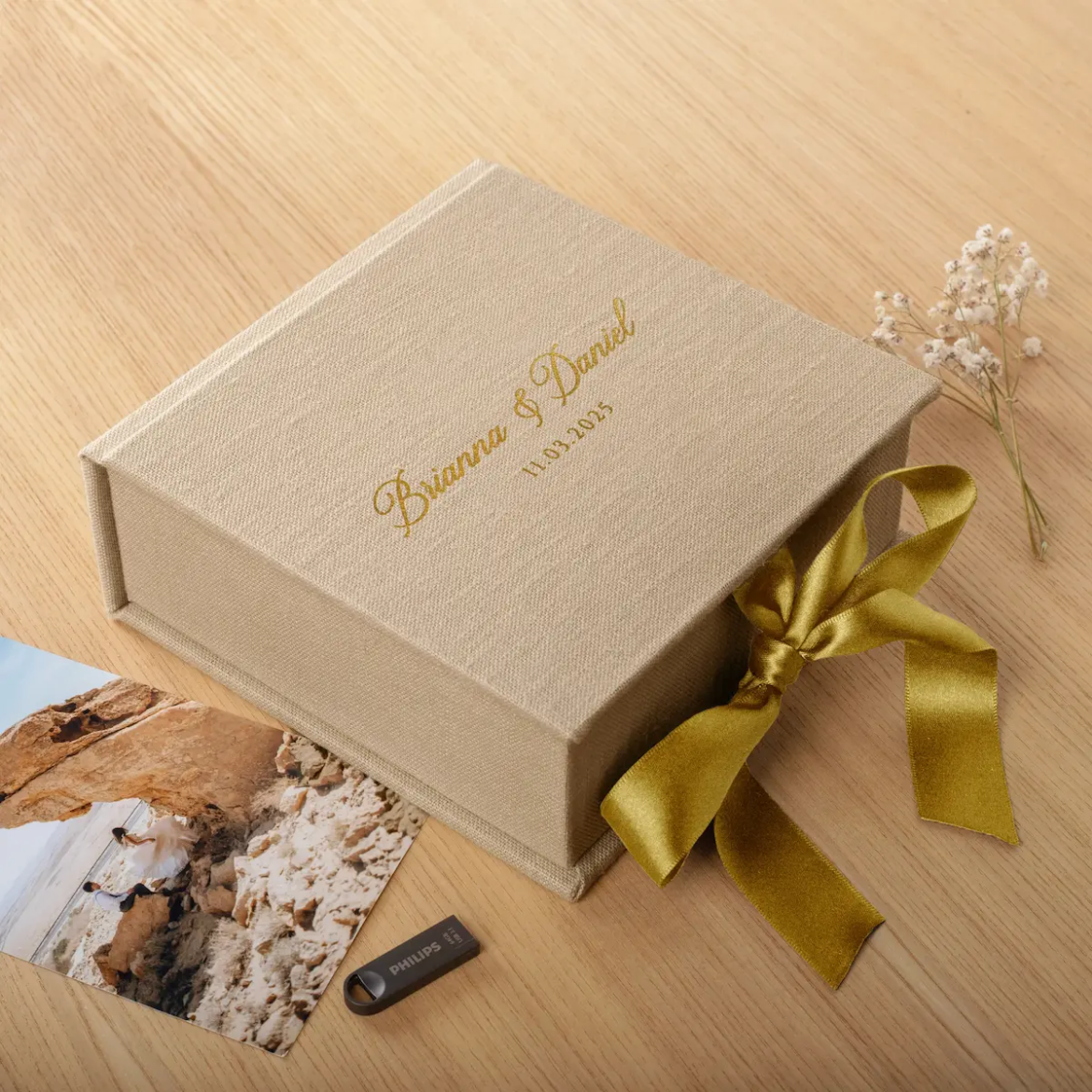 Picture of Linen Folio Box with 20 Printed Photocards, Ribbon Closure