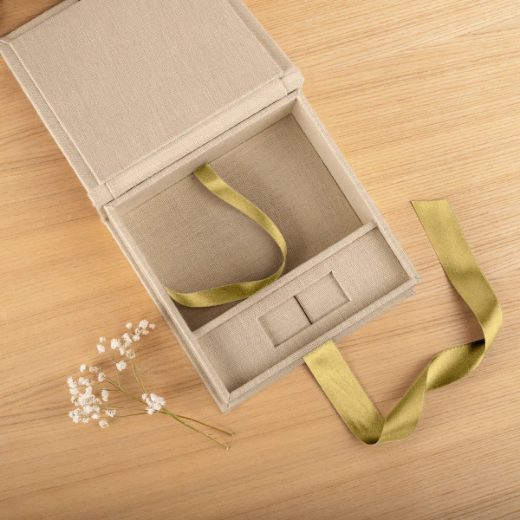 Picture of Linen Folio Box with 20 Printed Photocards, Ribbon Closure