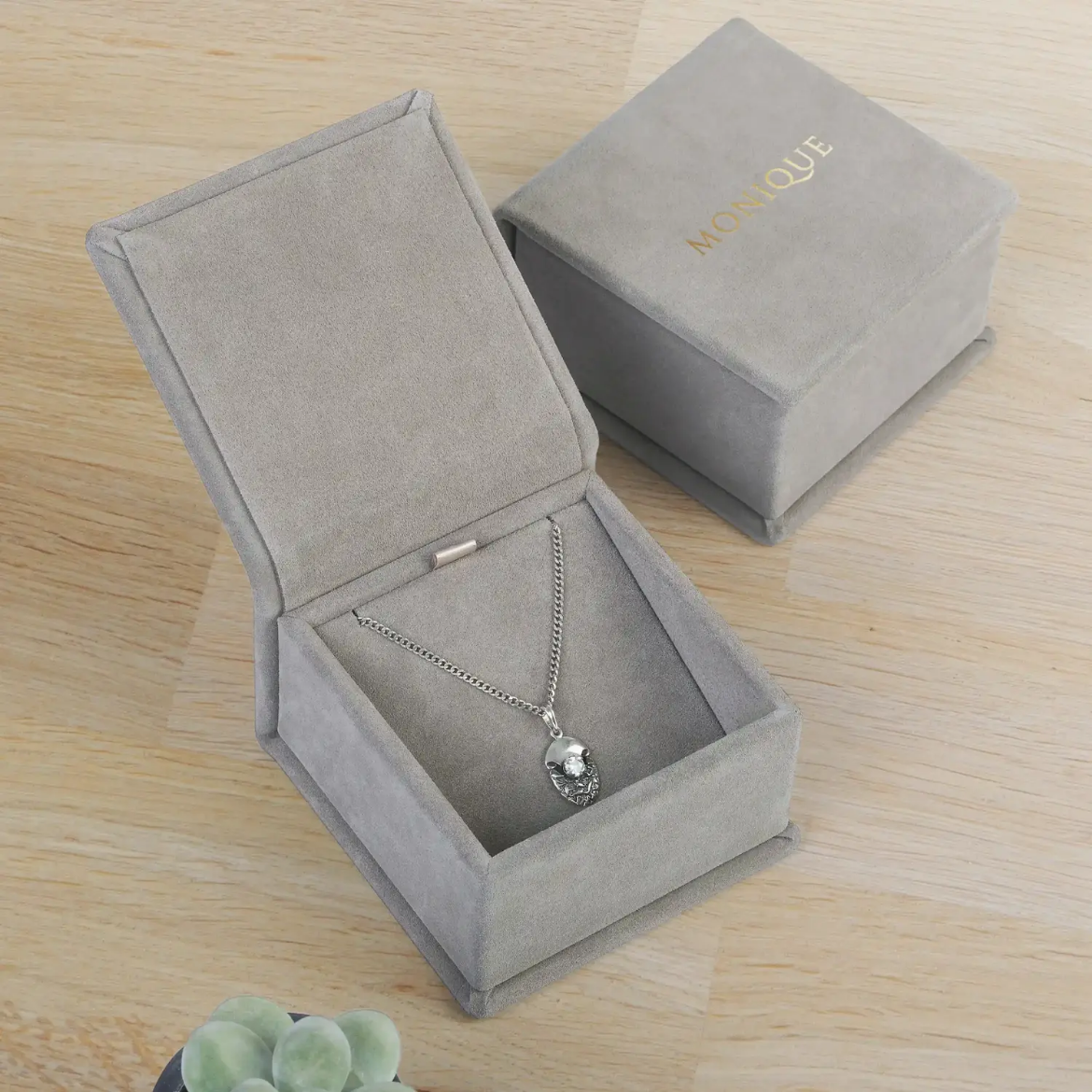 Picture of Suede Necklace Gift Box