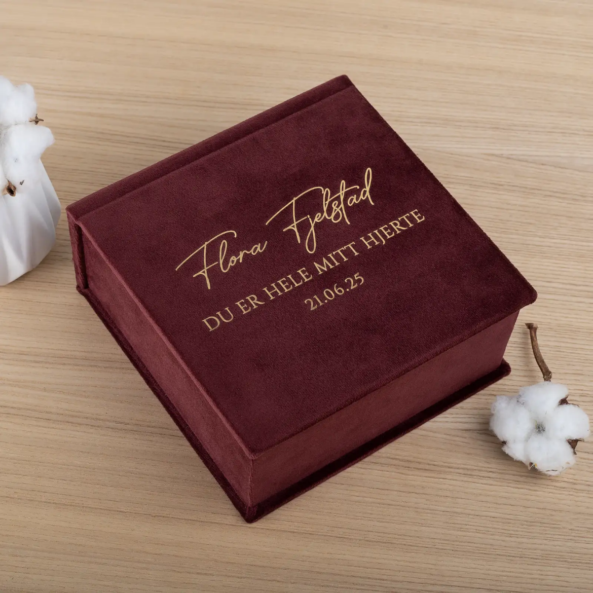 Picture of Velvet Necklace & Bracelet Gift Box