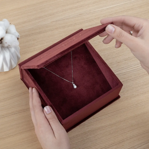 Picture of Velvet Necklace & Bracelet Gift Box