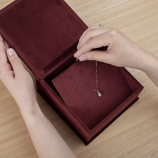 Picture of Velvet Necklace & Bracelet Gift Box