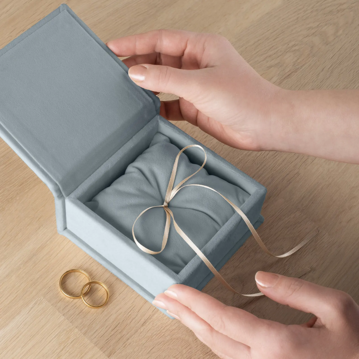 Picture of Velvet Ring Bearer Box